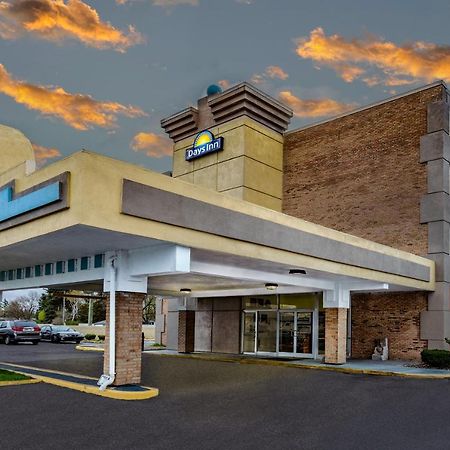 Days Inn By Wyndham Livonia Canton Detroit Buitenkant foto