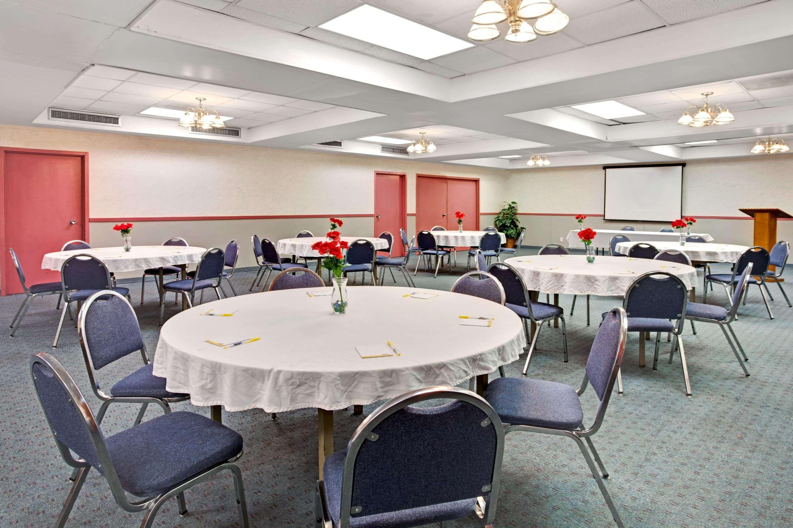 Days Inn By Wyndham Livonia Canton Detroit Buitenkant foto