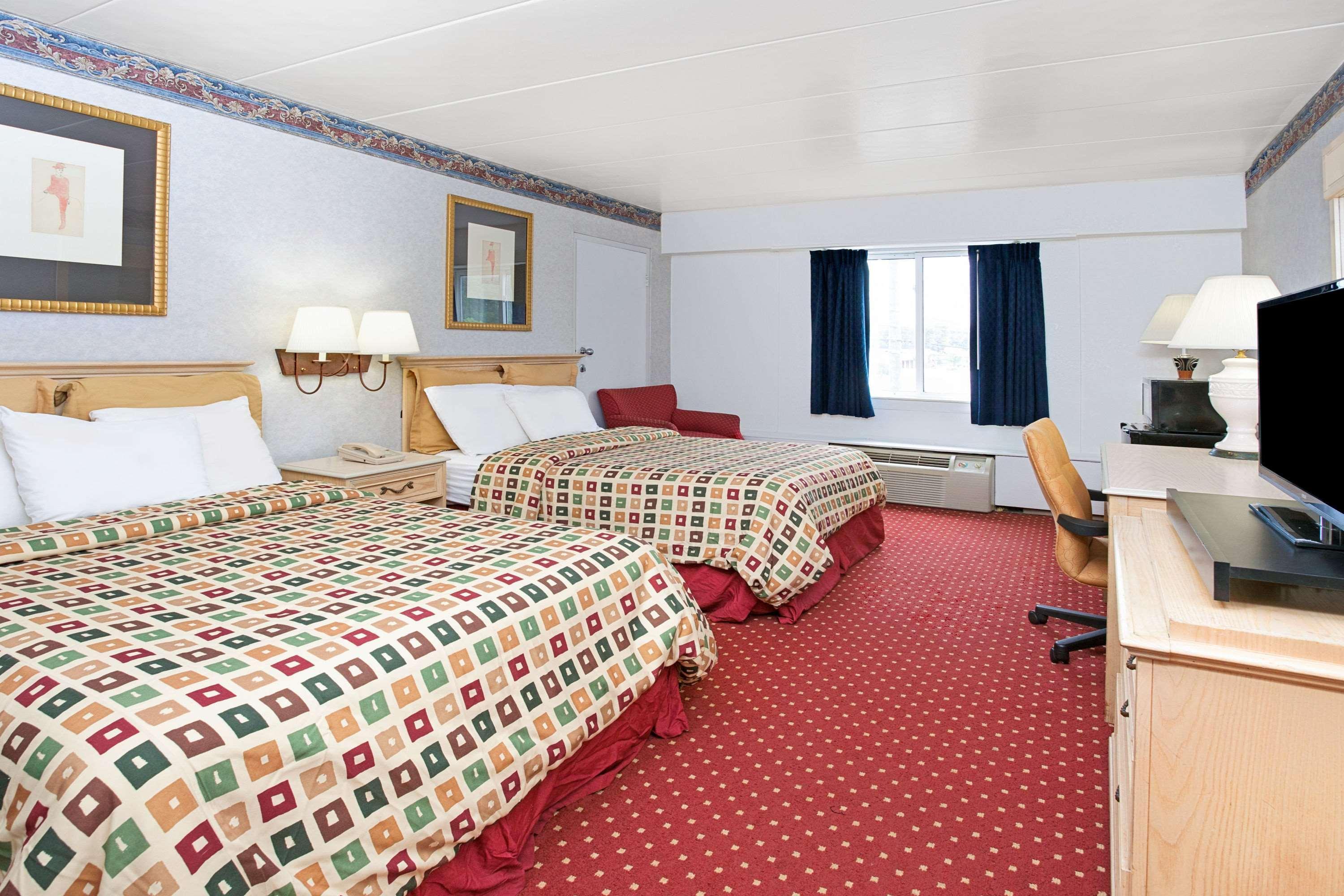 Days Inn By Wyndham Livonia Canton Detroit Buitenkant foto
