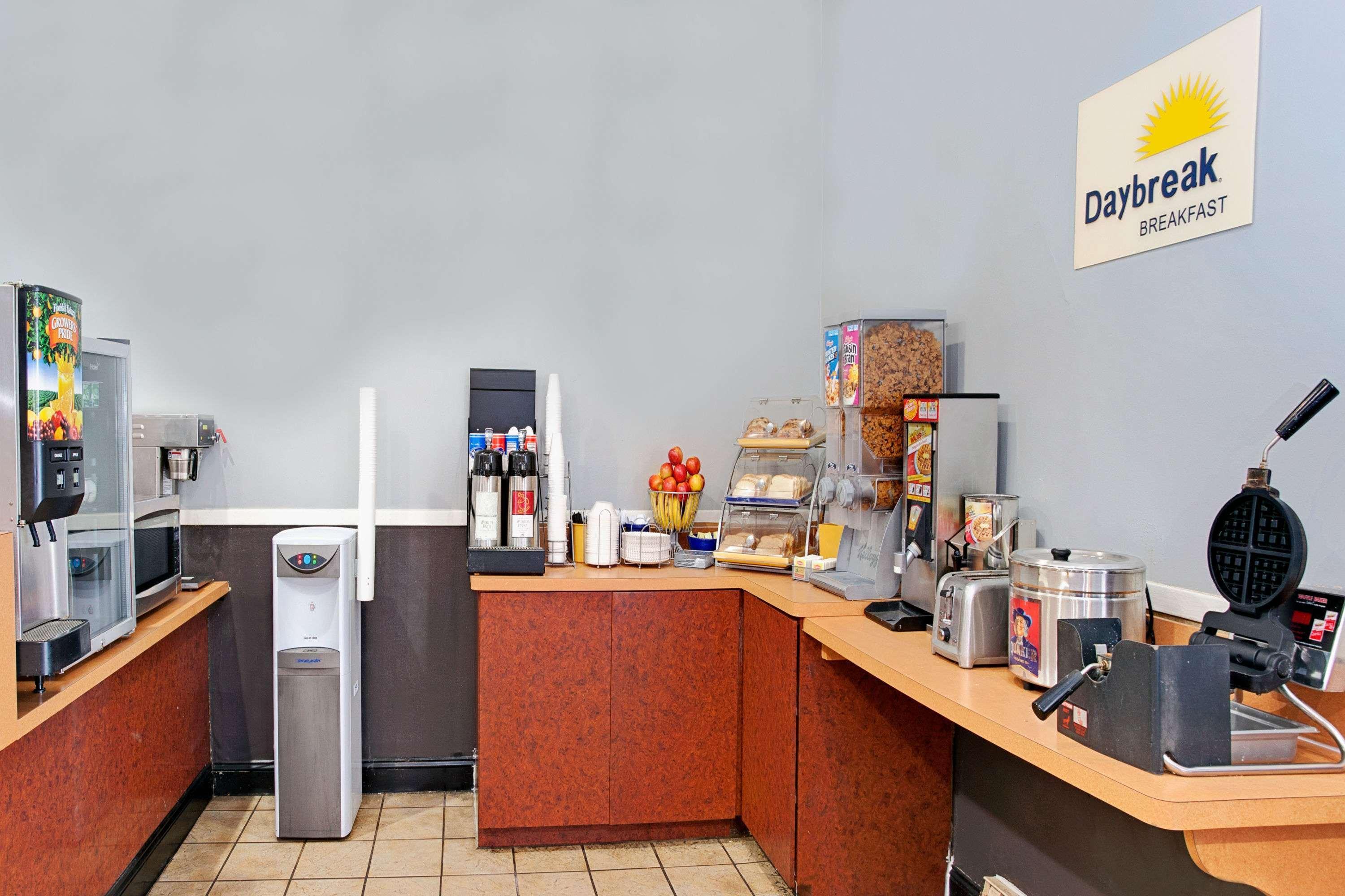 Days Inn By Wyndham Livonia Canton Detroit Buitenkant foto