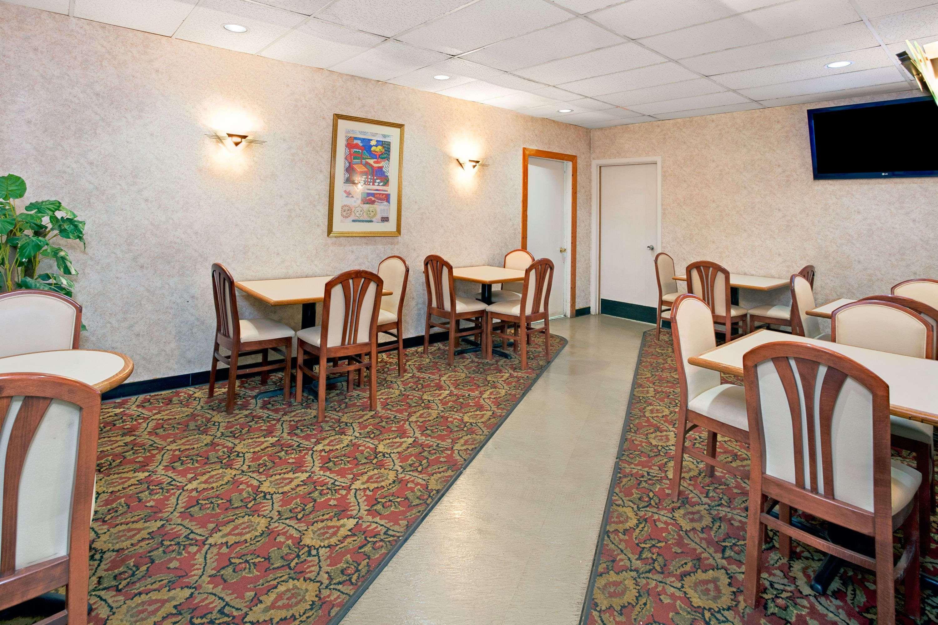 Days Inn By Wyndham Livonia Canton Detroit Buitenkant foto