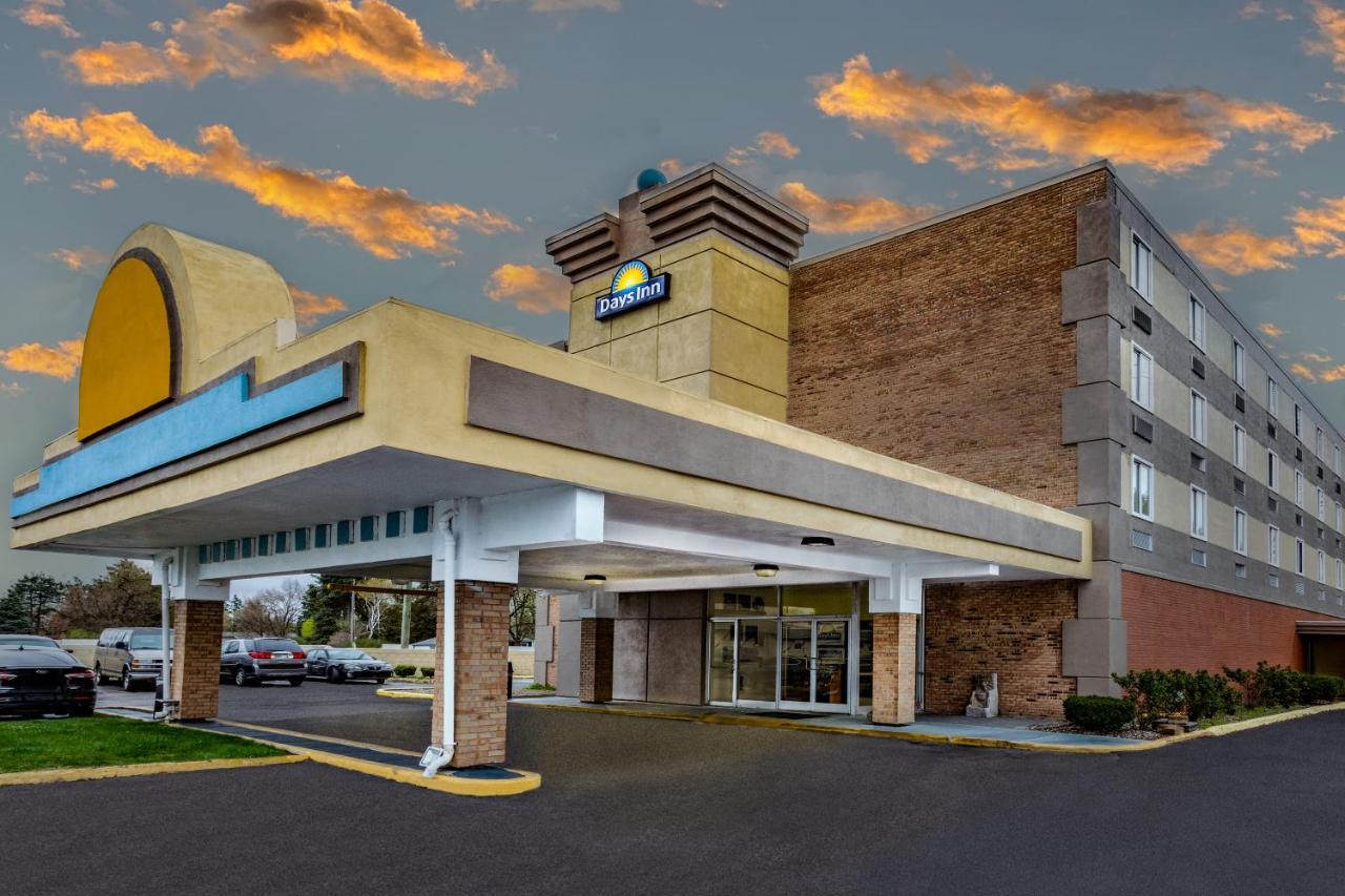 Days Inn By Wyndham Livonia Canton Detroit Buitenkant foto