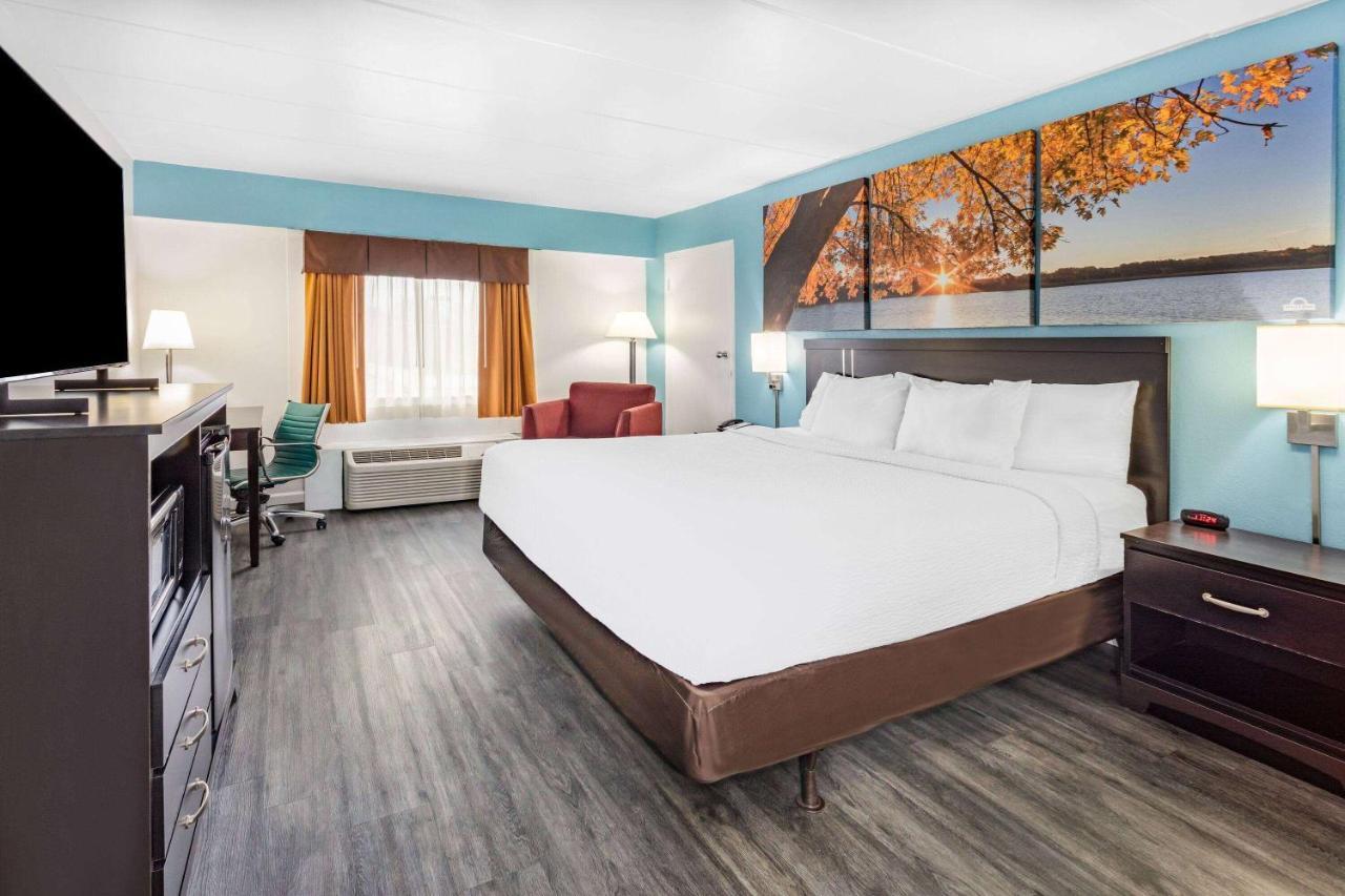 Days Inn By Wyndham Livonia Canton Detroit Buitenkant foto