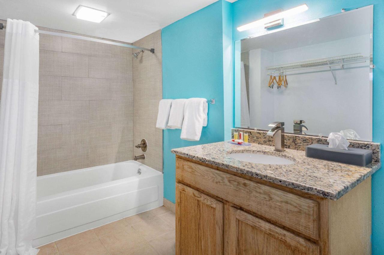 Days Inn By Wyndham Livonia Canton Detroit Buitenkant foto