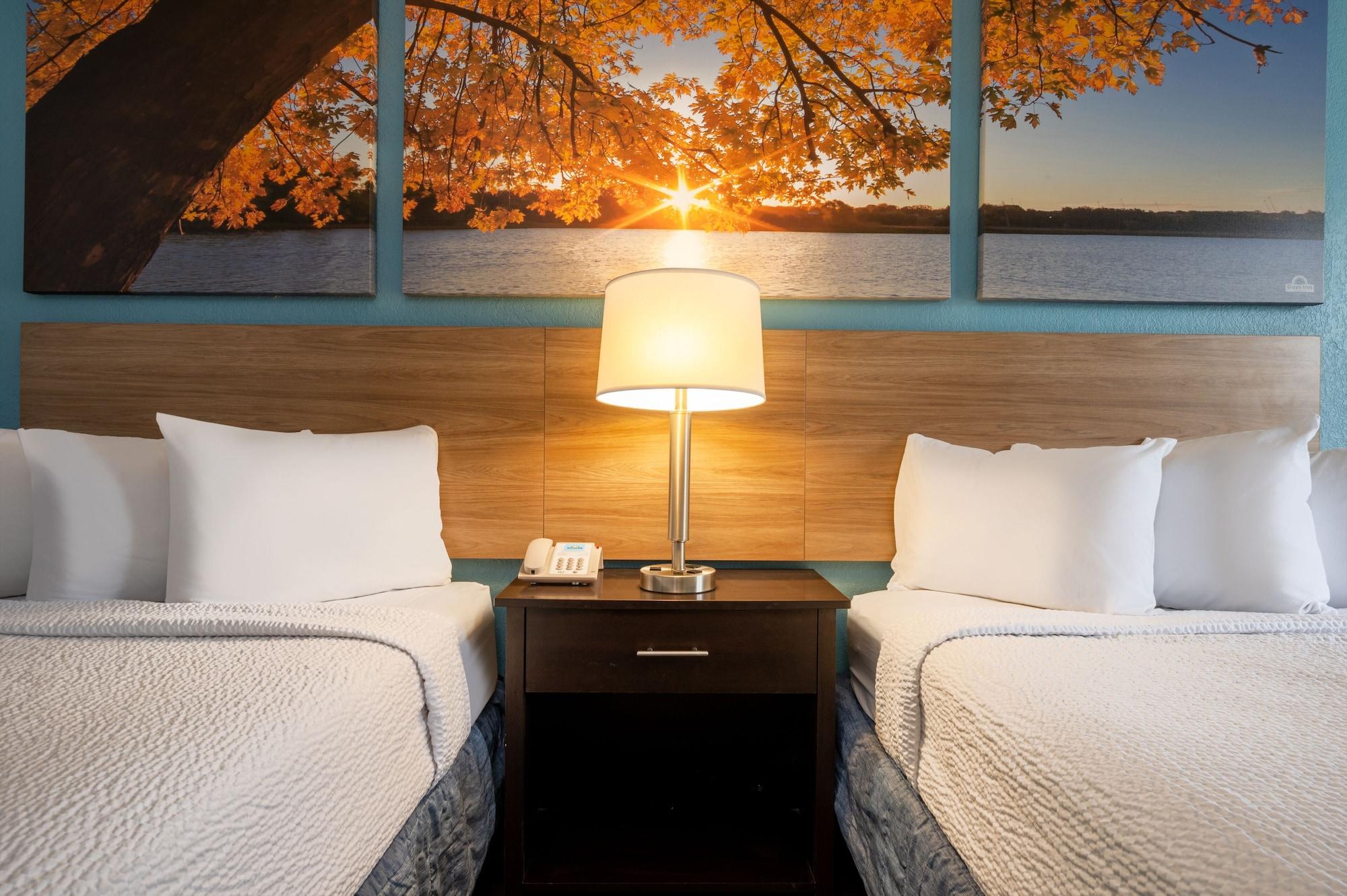 Days Inn By Wyndham Livonia Canton Detroit Buitenkant foto