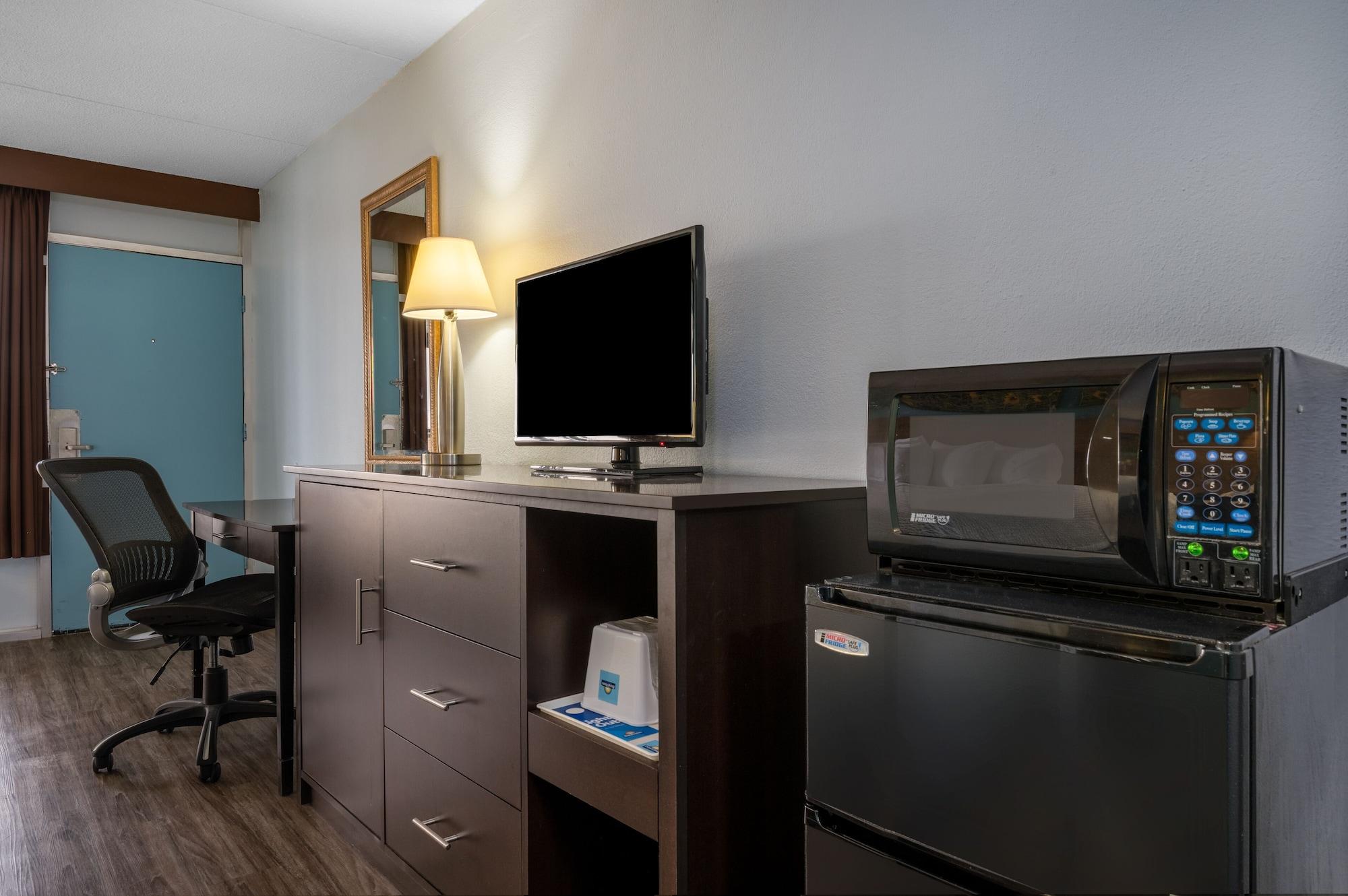 Days Inn By Wyndham Livonia Canton Detroit Buitenkant foto