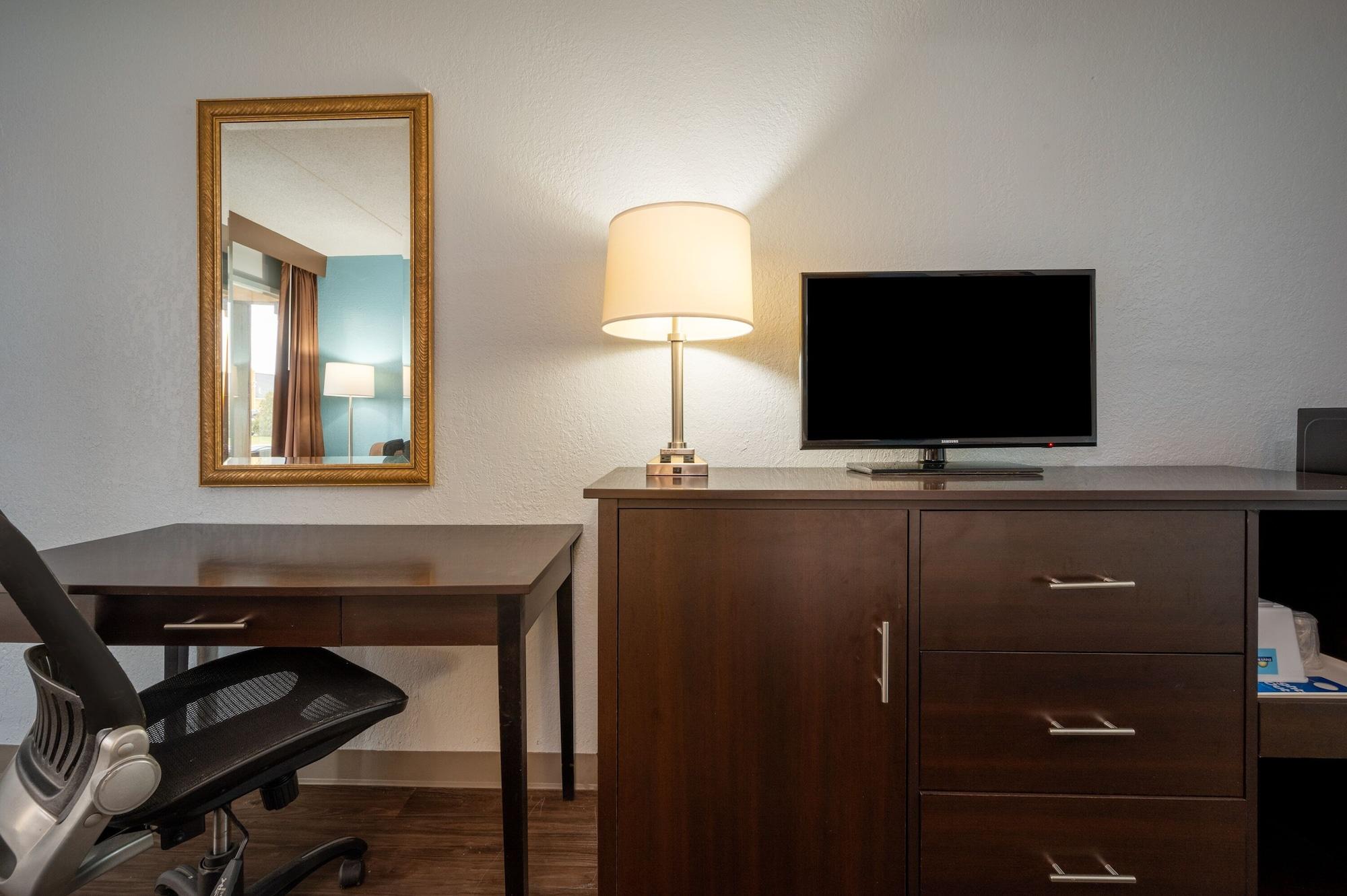 Days Inn By Wyndham Livonia Canton Detroit Buitenkant foto