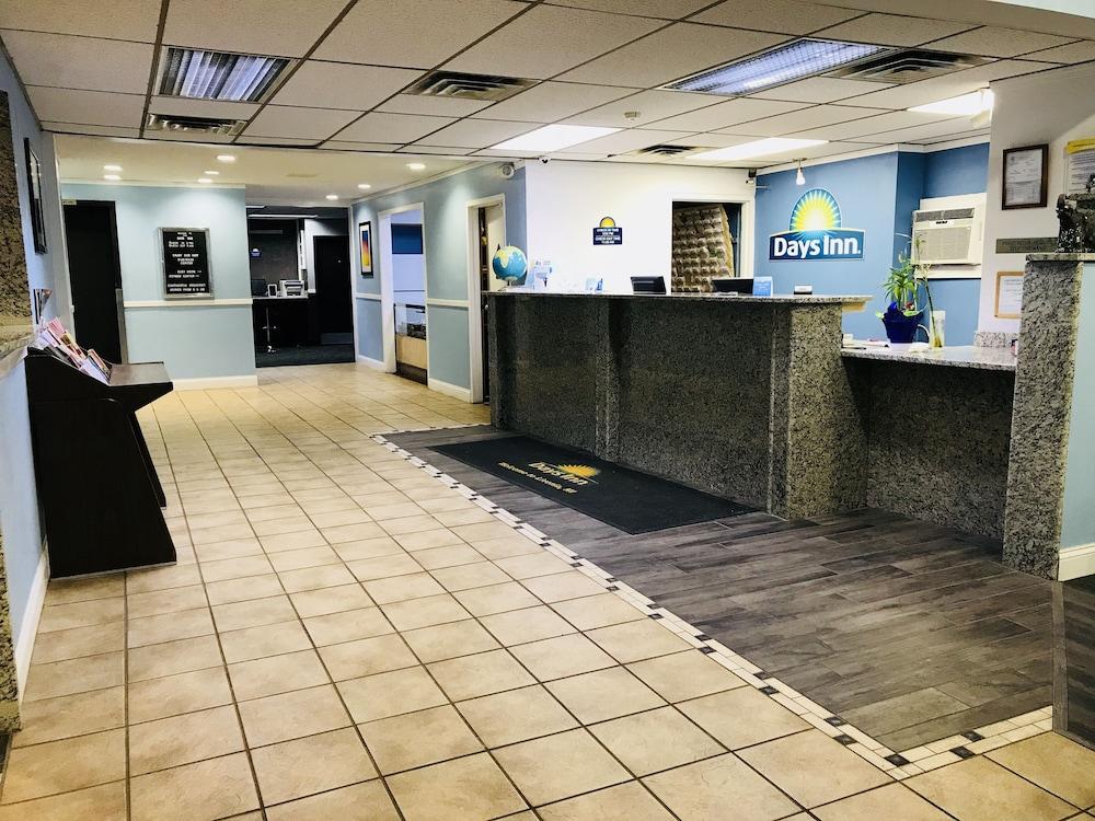 Days Inn By Wyndham Livonia Canton Detroit Buitenkant foto