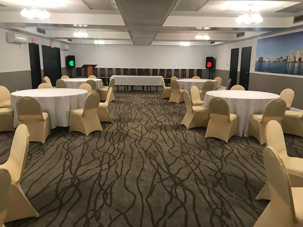 Days Inn By Wyndham Livonia Canton Detroit Buitenkant foto